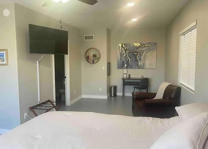 Desert Ranch 3 Bedroom + Equine Facility Holiday home